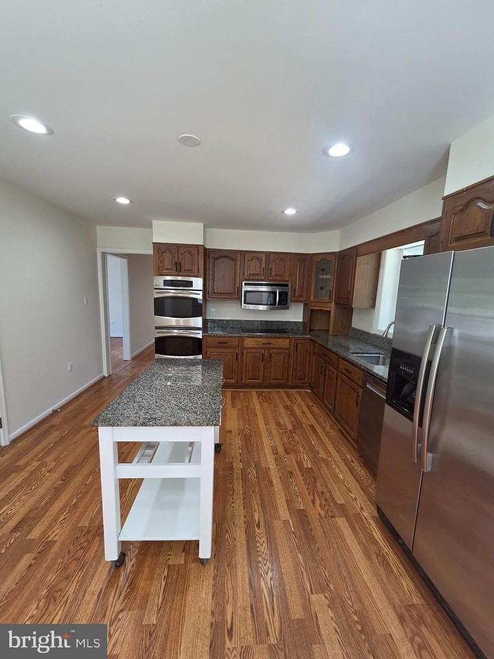 9929 Barnsbury Ct - Photo 4 of 26