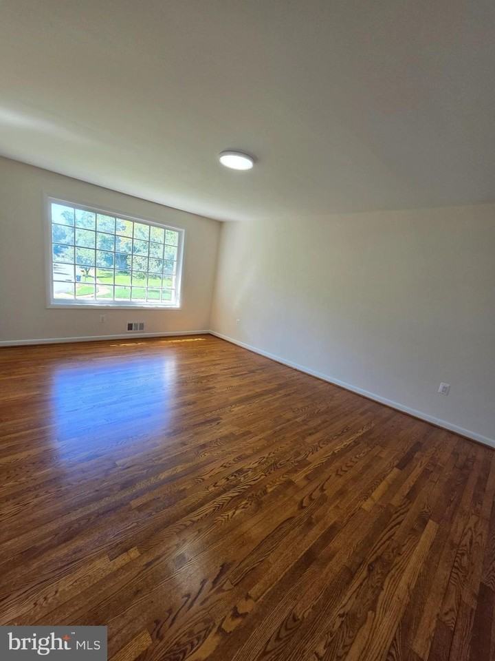 9929 Barnsbury Ct - Photo 7 of 26