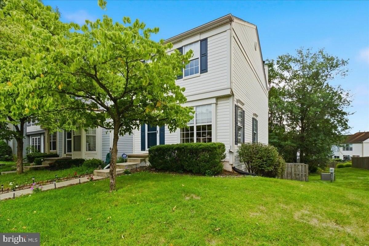 21028 Coach House Sq - Photo 3 of 28