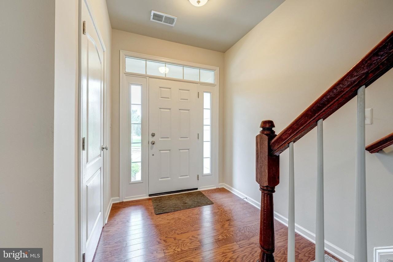 22635 Norwalk Sq - Photo 2 of 38