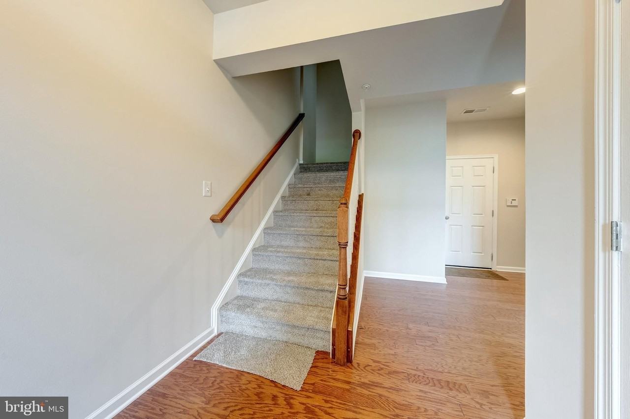 22635 Norwalk Sq - Photo 3 of 38