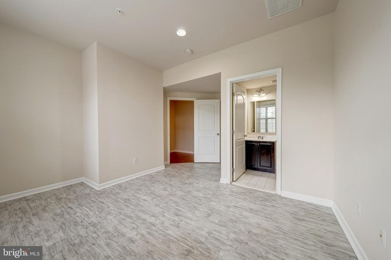 22635 Norwalk Sq - Photo 5 of 38