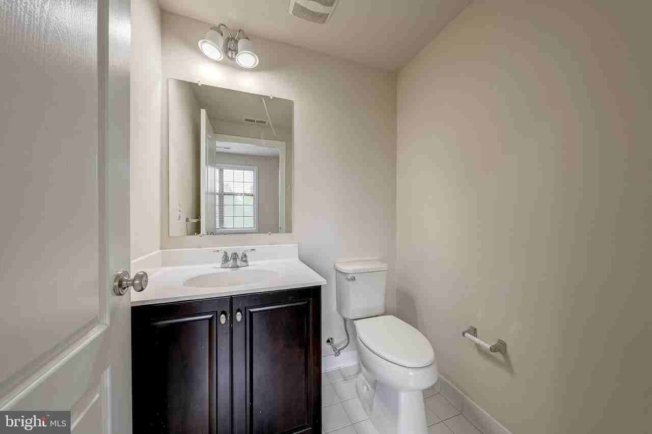 22635 Norwalk Sq - Photo 6 of 38