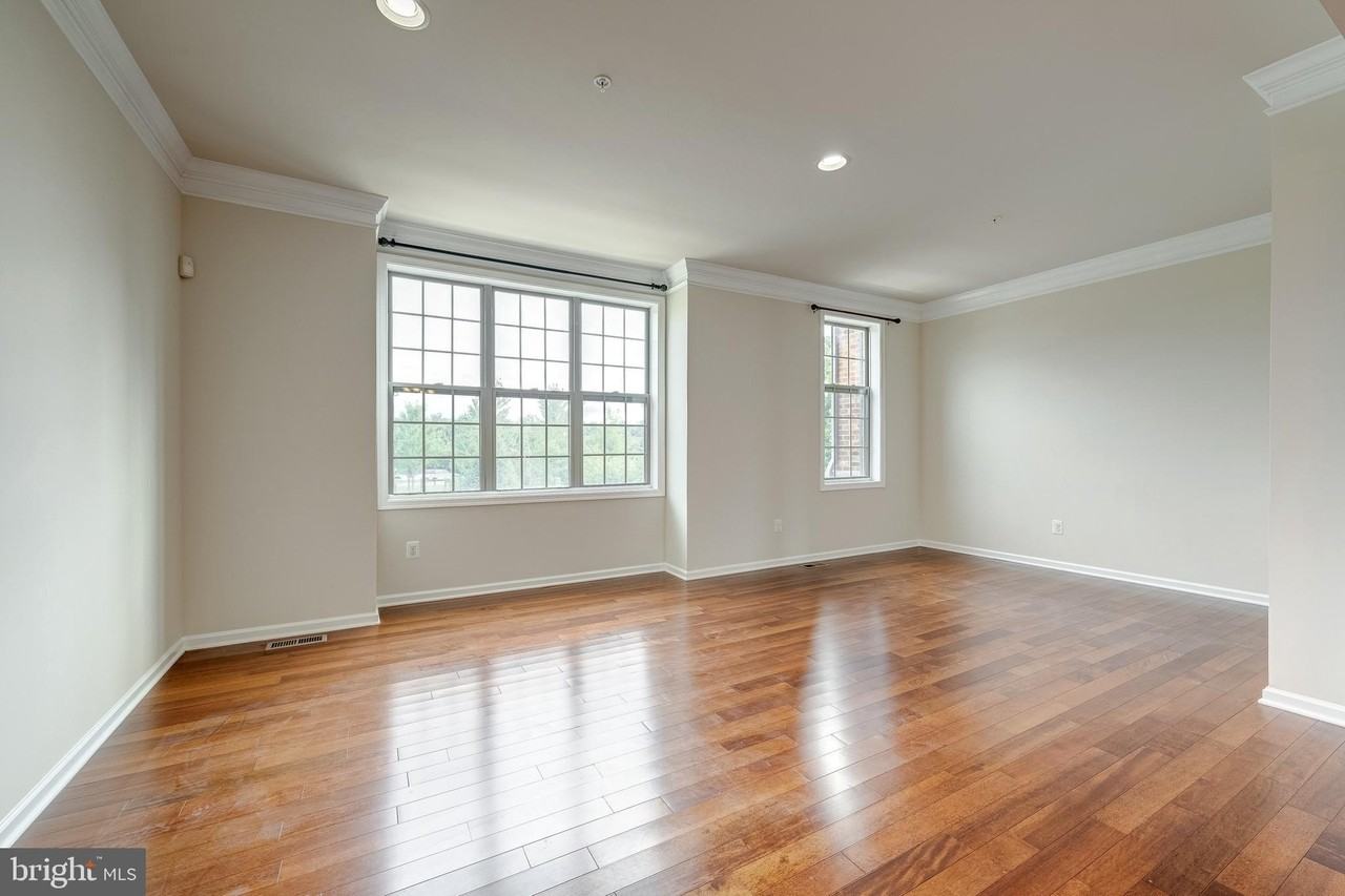 22635 Norwalk Sq - Photo 7 of 38