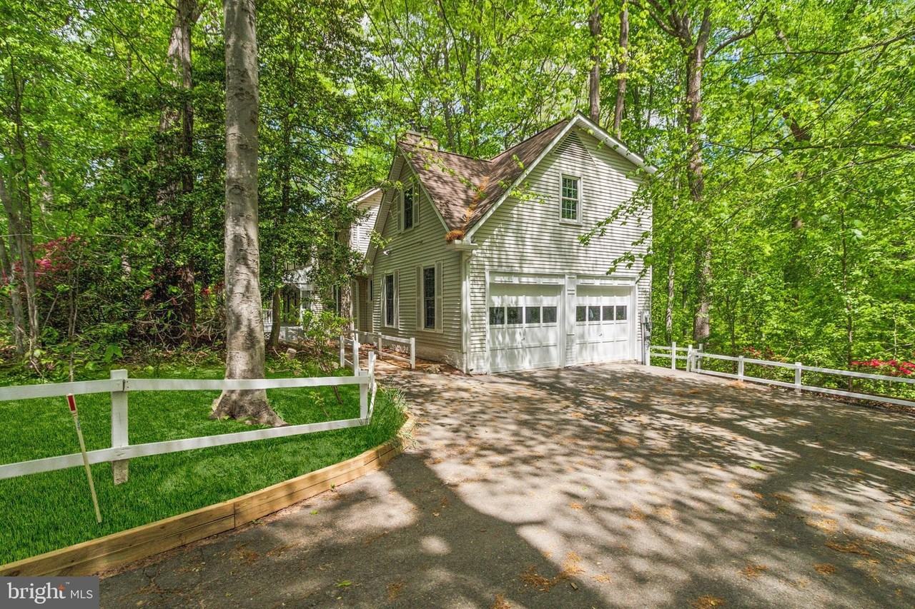 12203 Ashley Ct - Photo 2 of 26