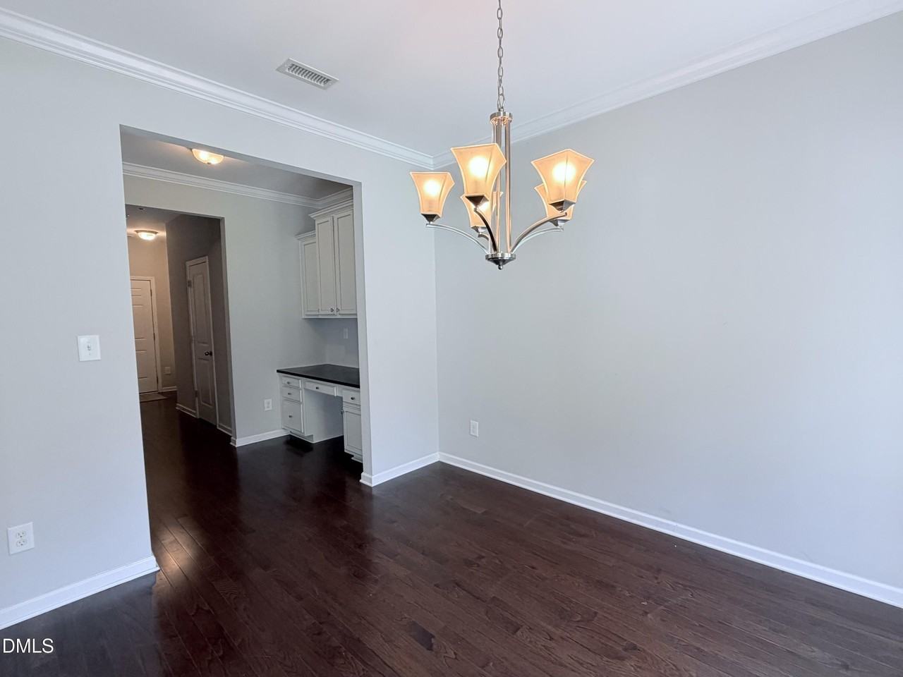 210 Hamlet Pl - Photo 4 of 18