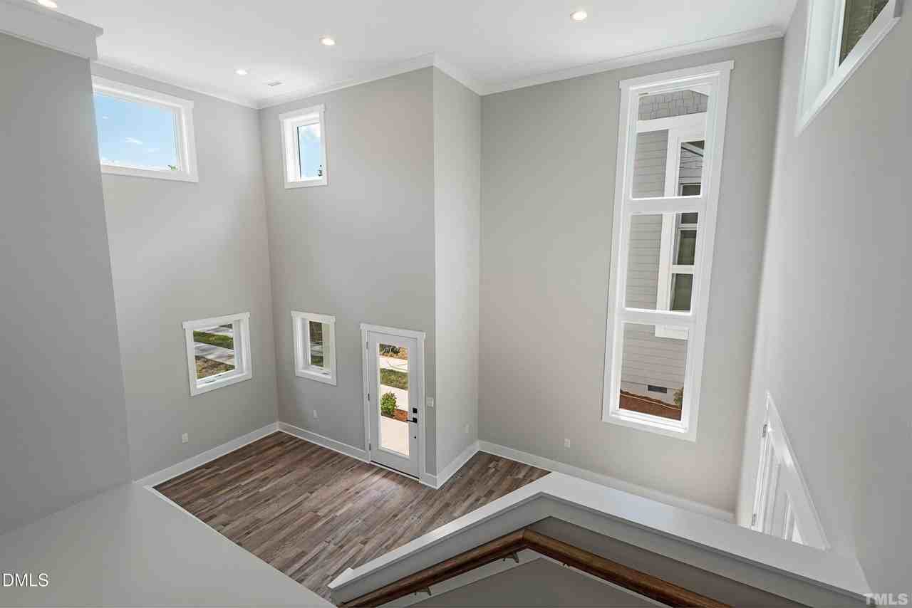 715 Drew St - Photo 4 of 23