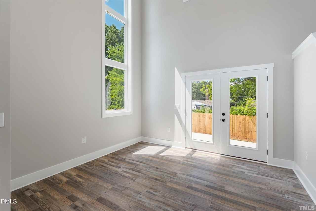 715 Drew St - Photo 5 of 23