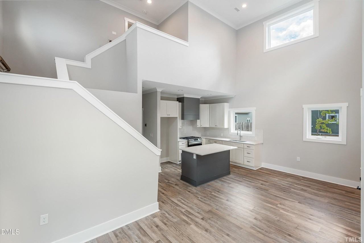 715 Drew St - Photo 6 of 23