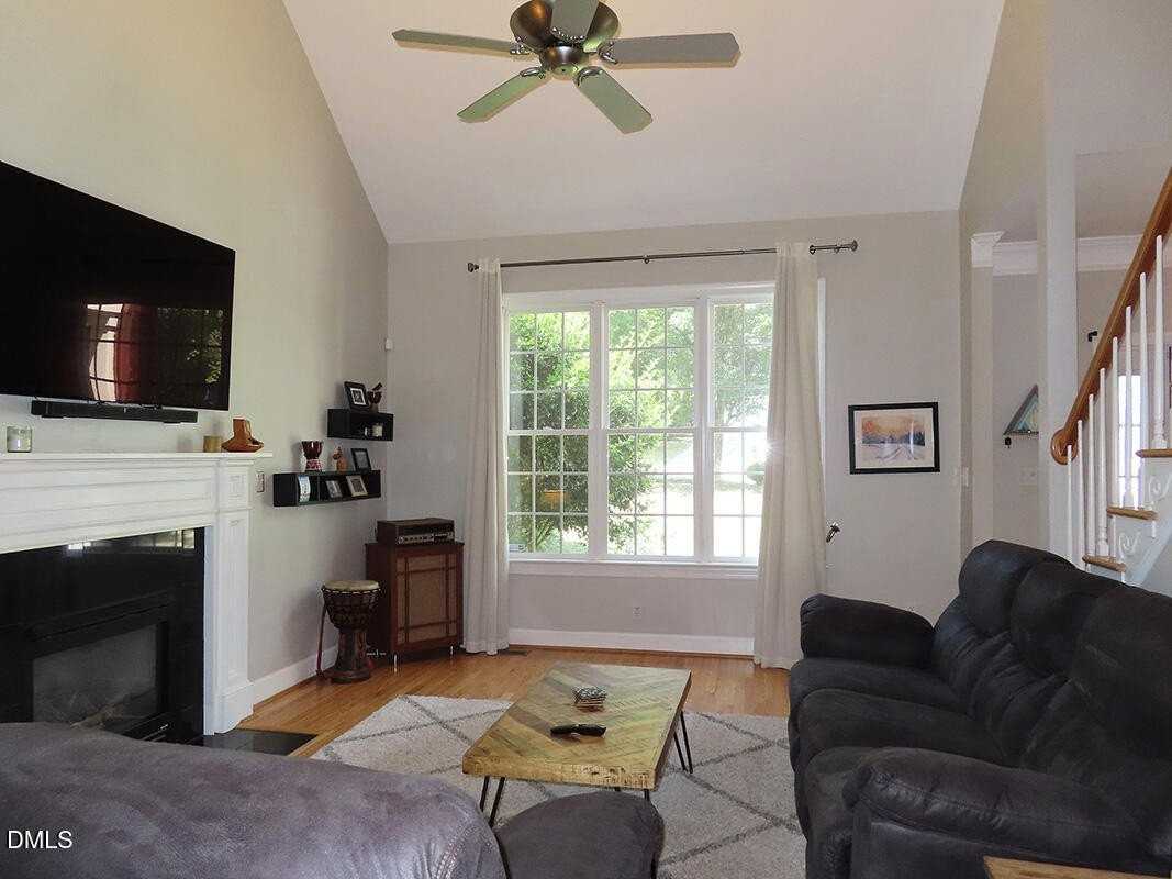 8 Wythebrook Ln - Photo 3 of 26