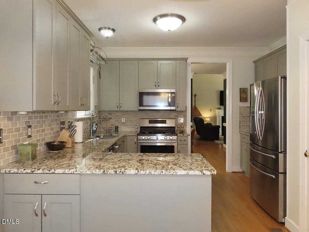 8 Wythebrook Ln - Photo 7 of 26