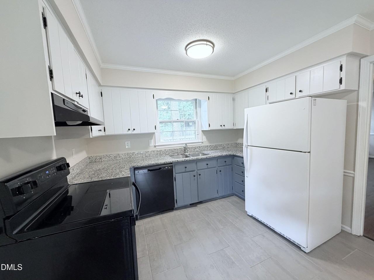 200 Coachman Dr - Photo 3 of 16
