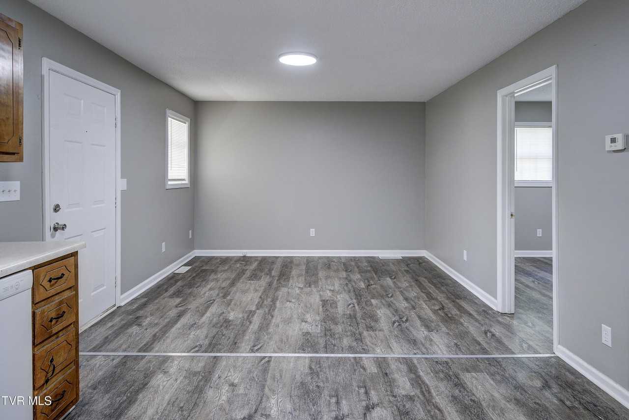175 Scenic Apartment Rd #4 - Photo 5 of 18
