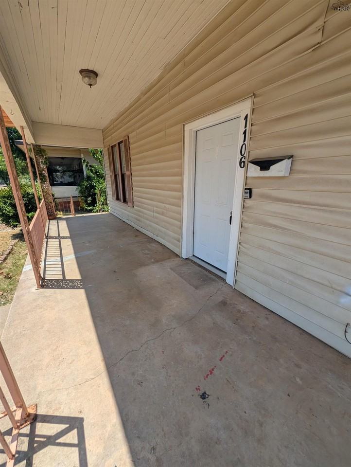 1106 Taylor St - Photo 2 of 17