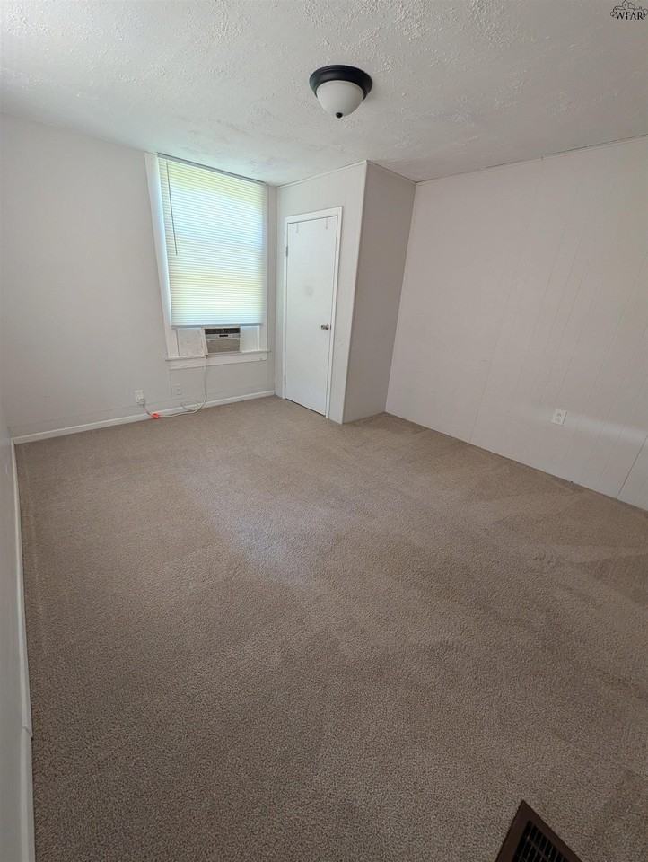 1106 Taylor St - Photo 7 of 17