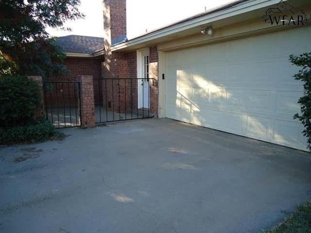 2419 Reilly Rd - Photo 3 of 9