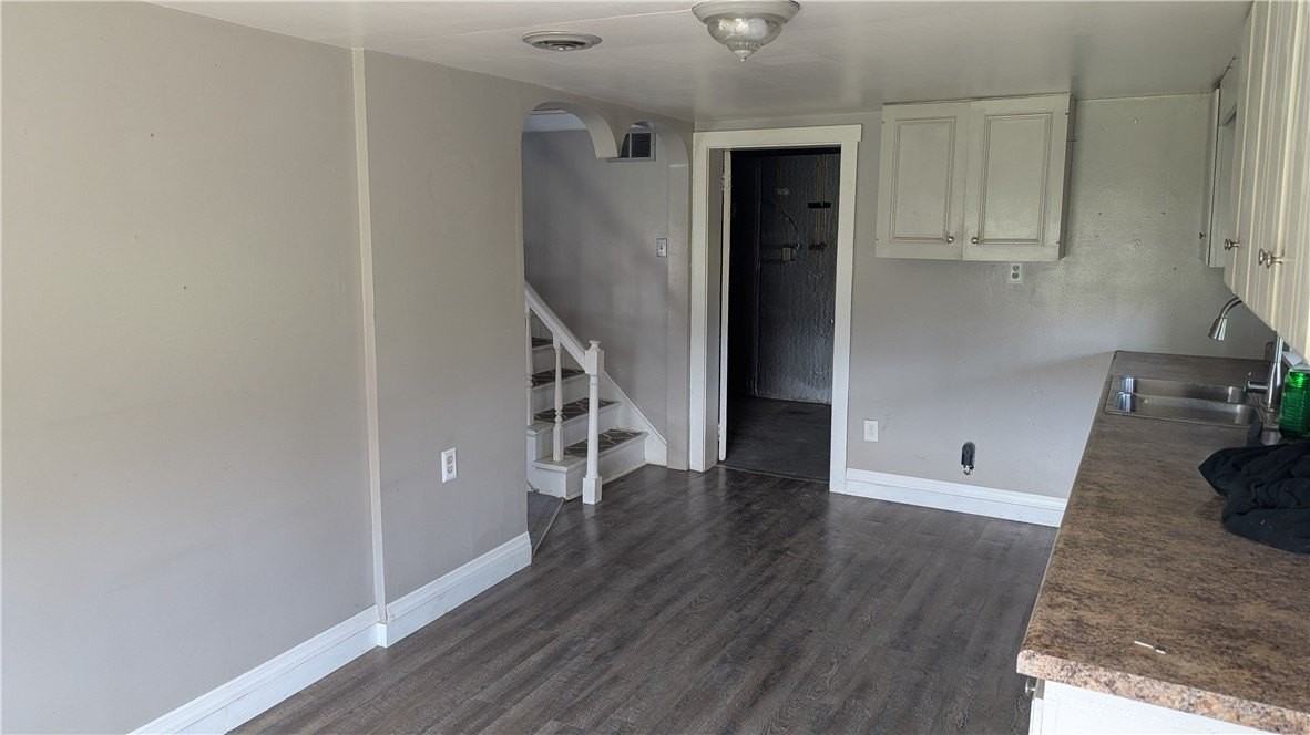 1320 Memorial Blvd - Photo 5 of 12