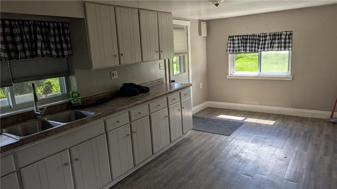 1320 Memorial Blvd - Photo 6 of 12