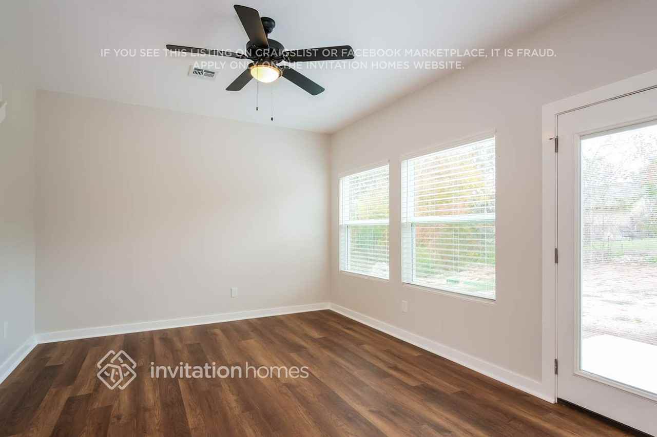 11012 Oak St - Photo 3 of 16