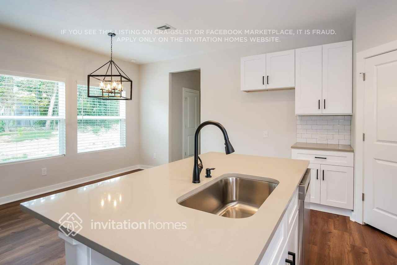 11012 Oak St - Photo 6 of 16