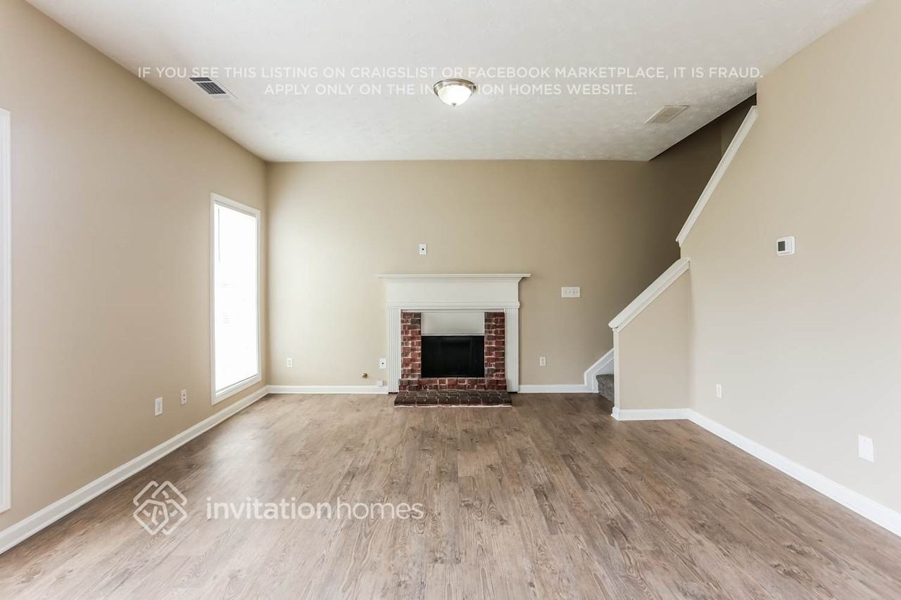 940 Clairidge Ln - Photo 4 of 18