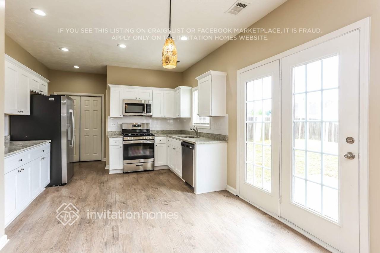 940 Clairidge Ln - Photo 7 of 18