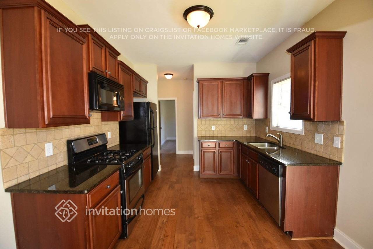 403 Belmont Way - Photo 2 of 9