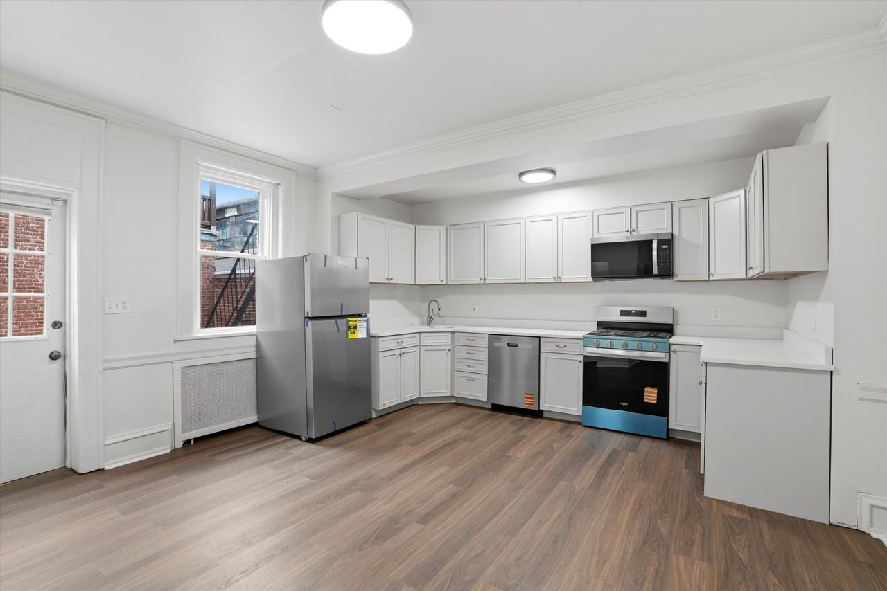 112 N 11th St #2 - Photo 6 of 10