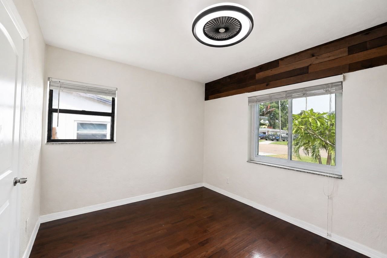 520 83rd Ave N #1 - Photo 4 of 9