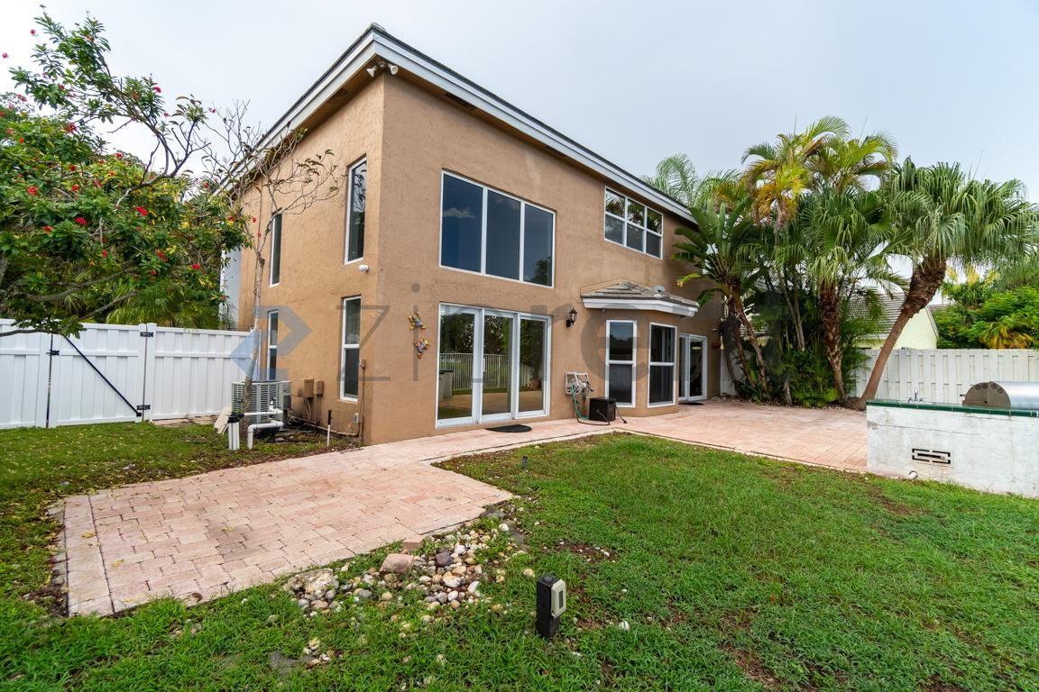 5290 Nw 53rd Ave - Photo 7 of 34