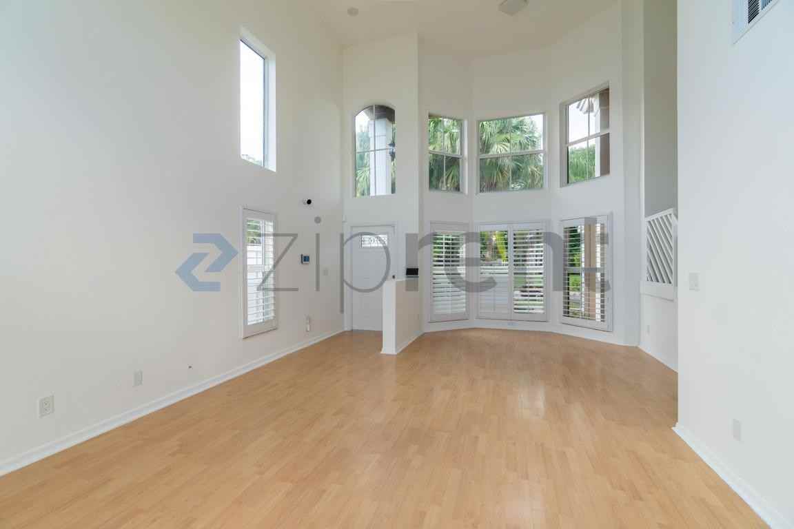 5290 Nw 53rd Ave - Photo 4 of 34