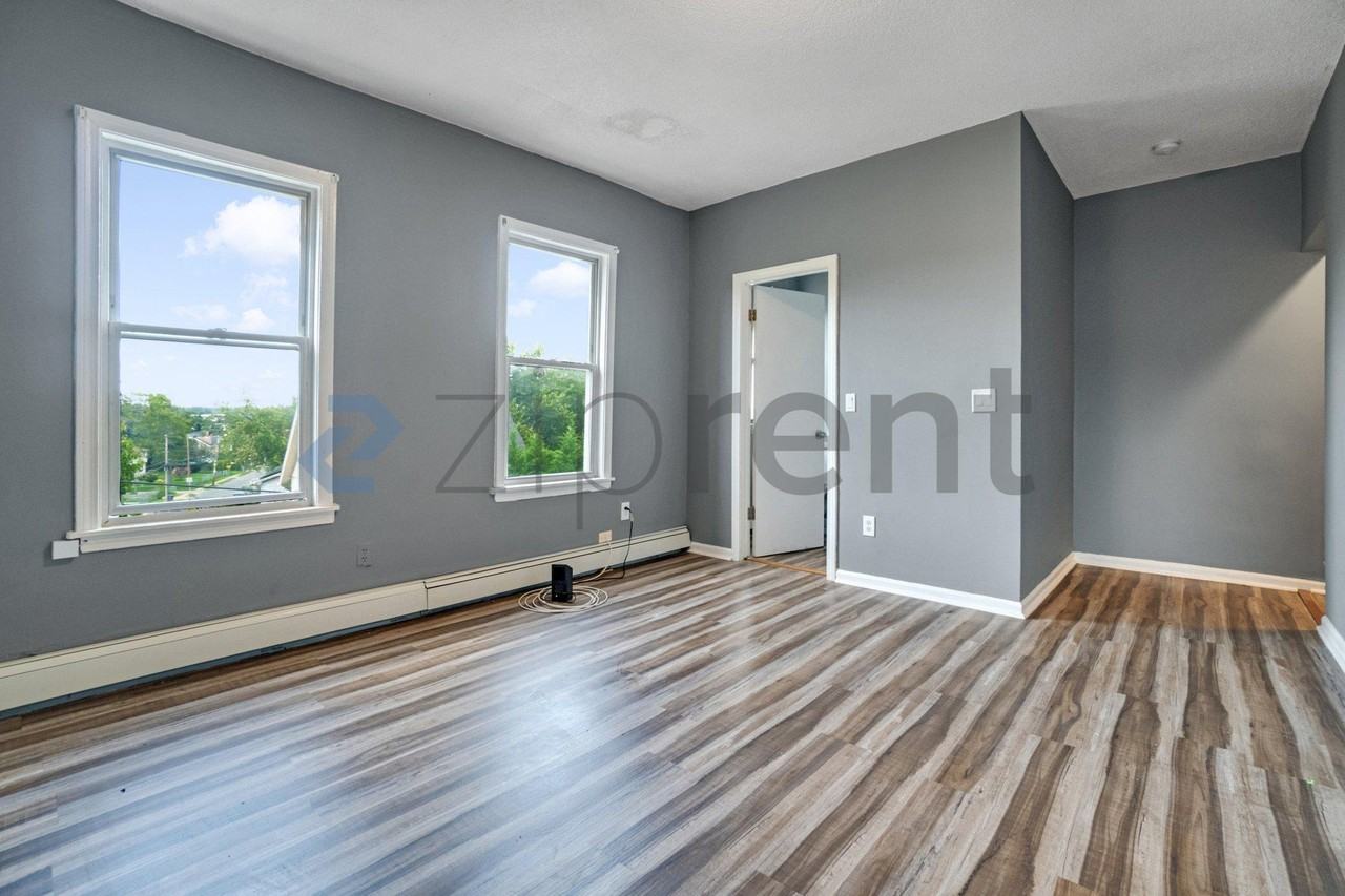 314 Bellevue St #3L - Photo 3 of 12