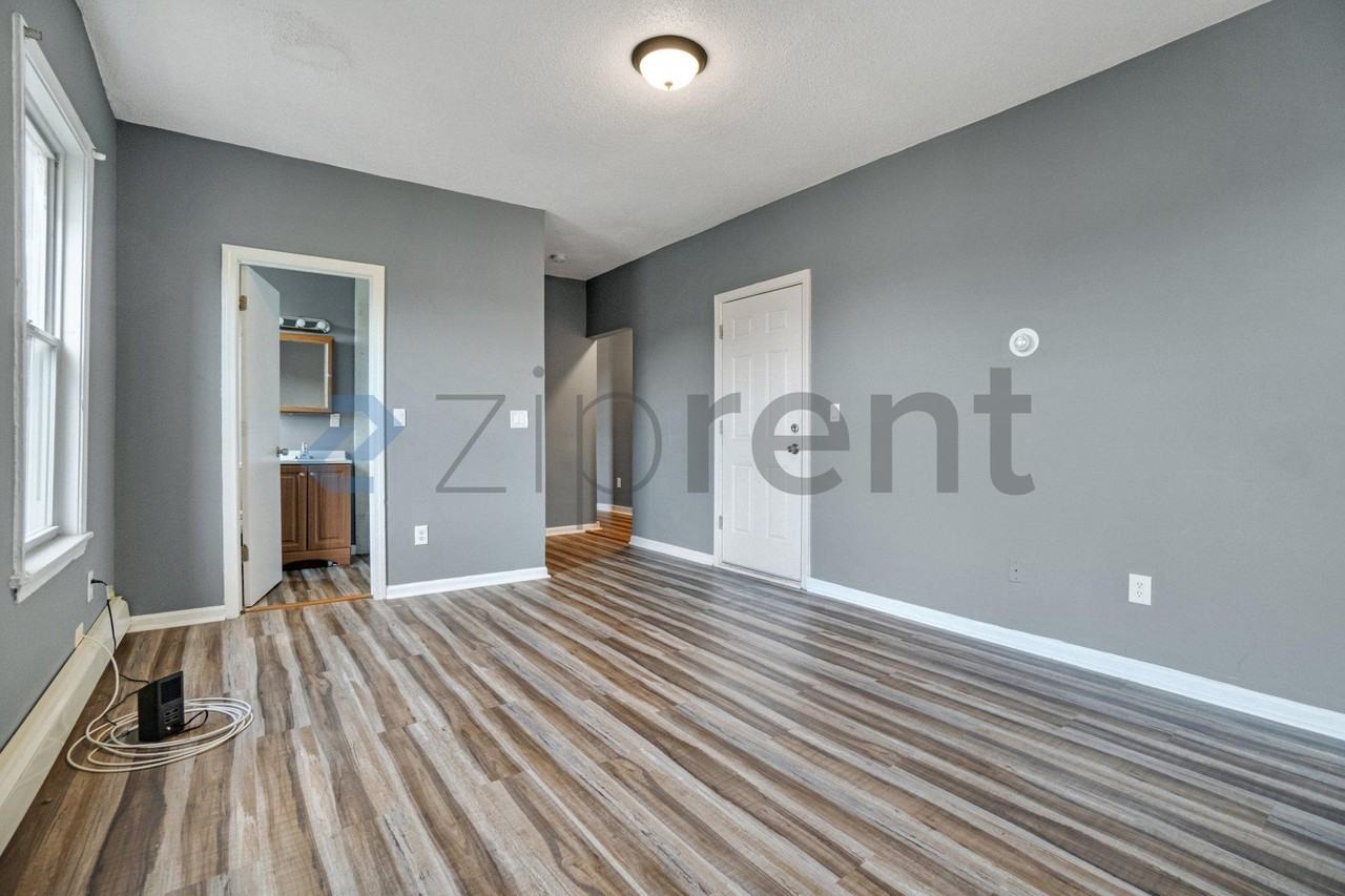 314 Bellevue St #3L - Photo 4 of 12