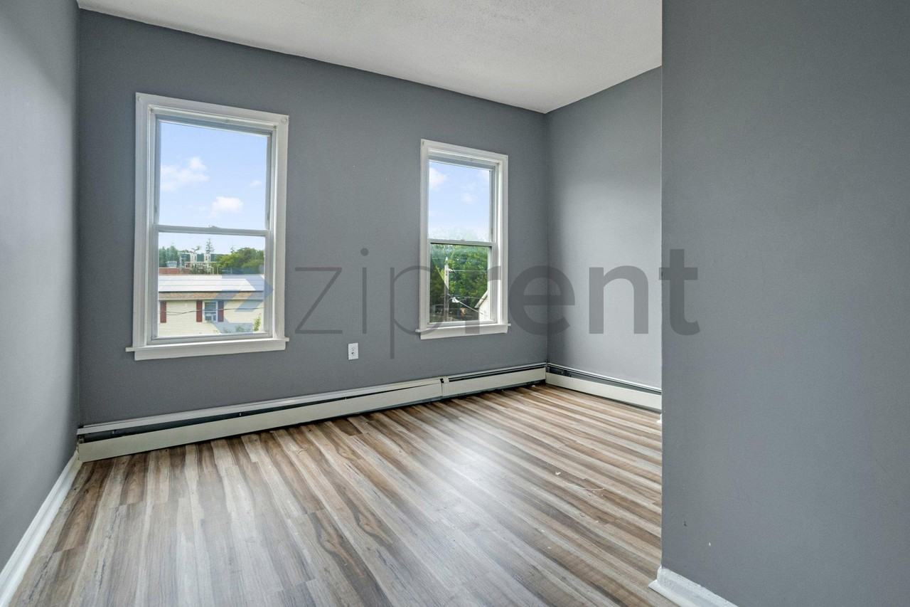 314 Bellevue St #3L - Photo 5 of 12