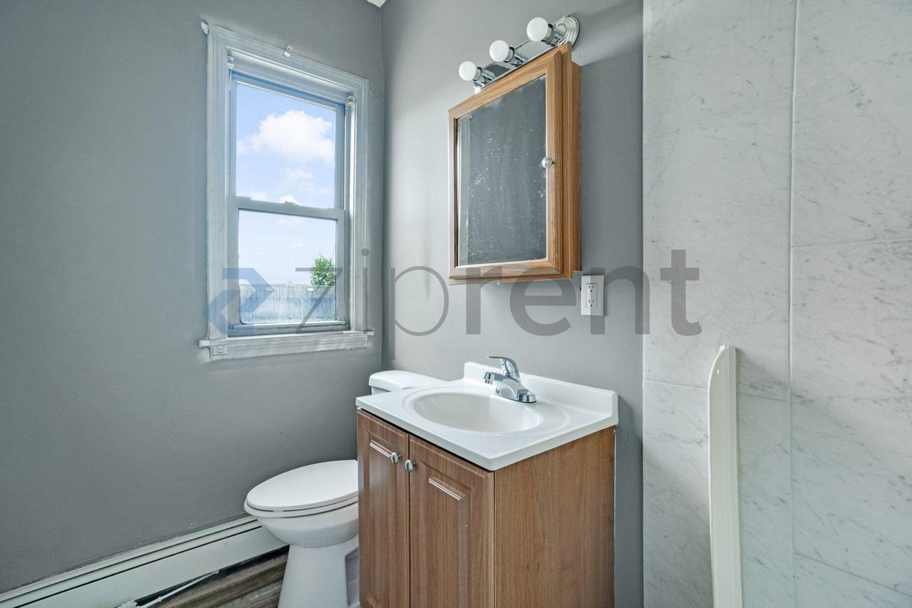 314 Bellevue St #3L - Photo 7 of 12