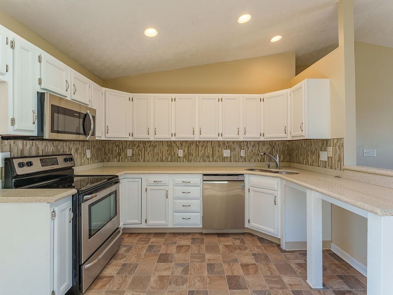 689 Bobolink Court - Photo 5 of 21