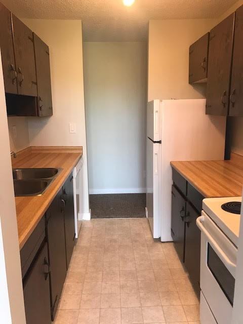 Westview Manor - Photo 6 of 48