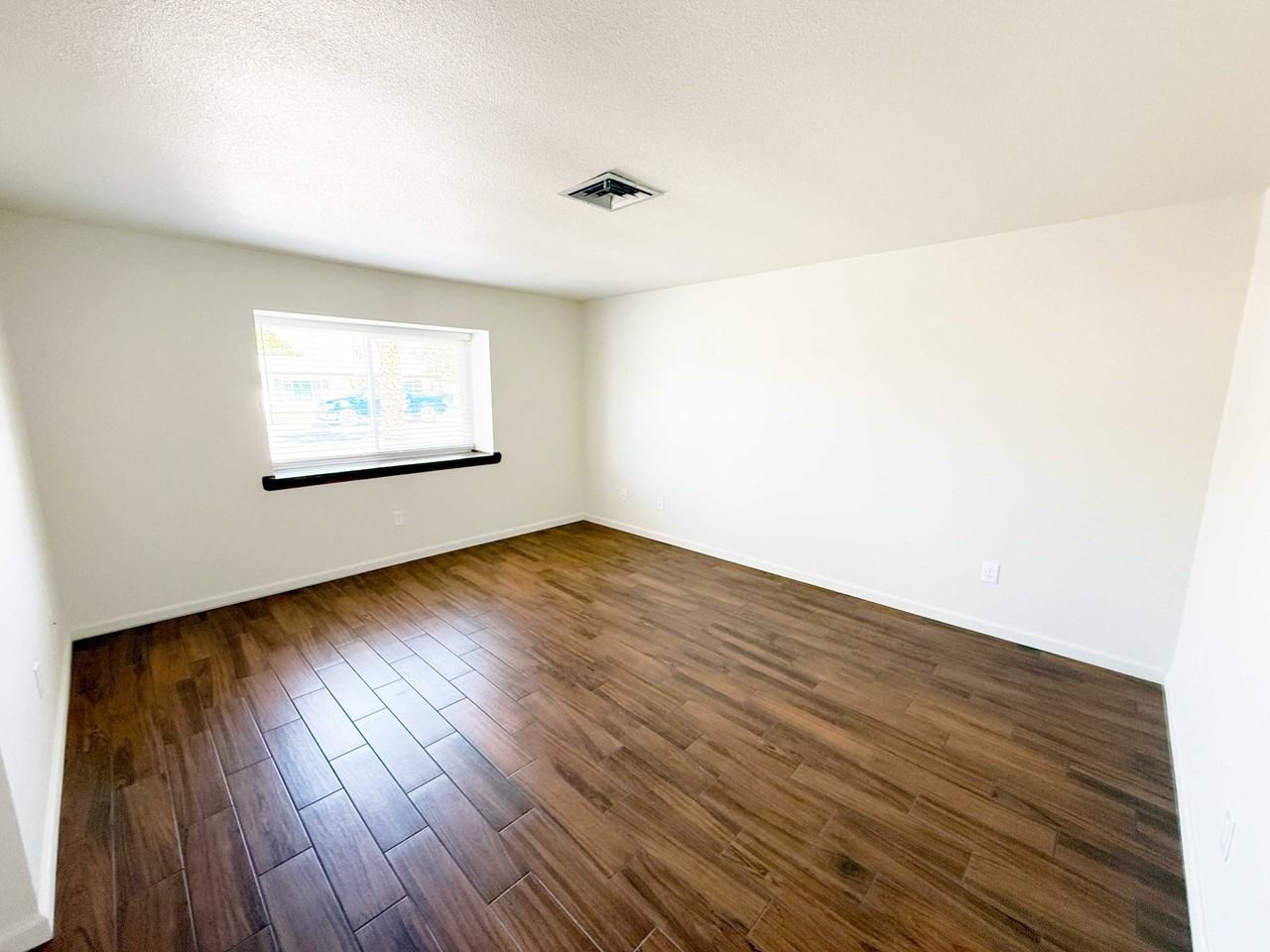 2028 S 6th Ave - Photo 6 of 23