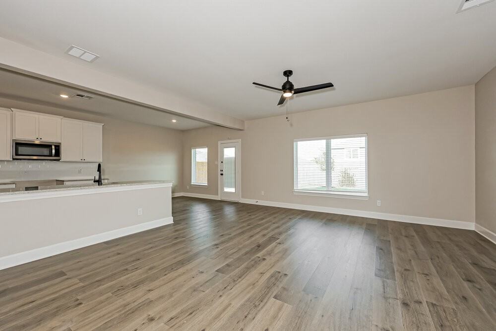 308 Live Oak Ln - Photo 4 of 17