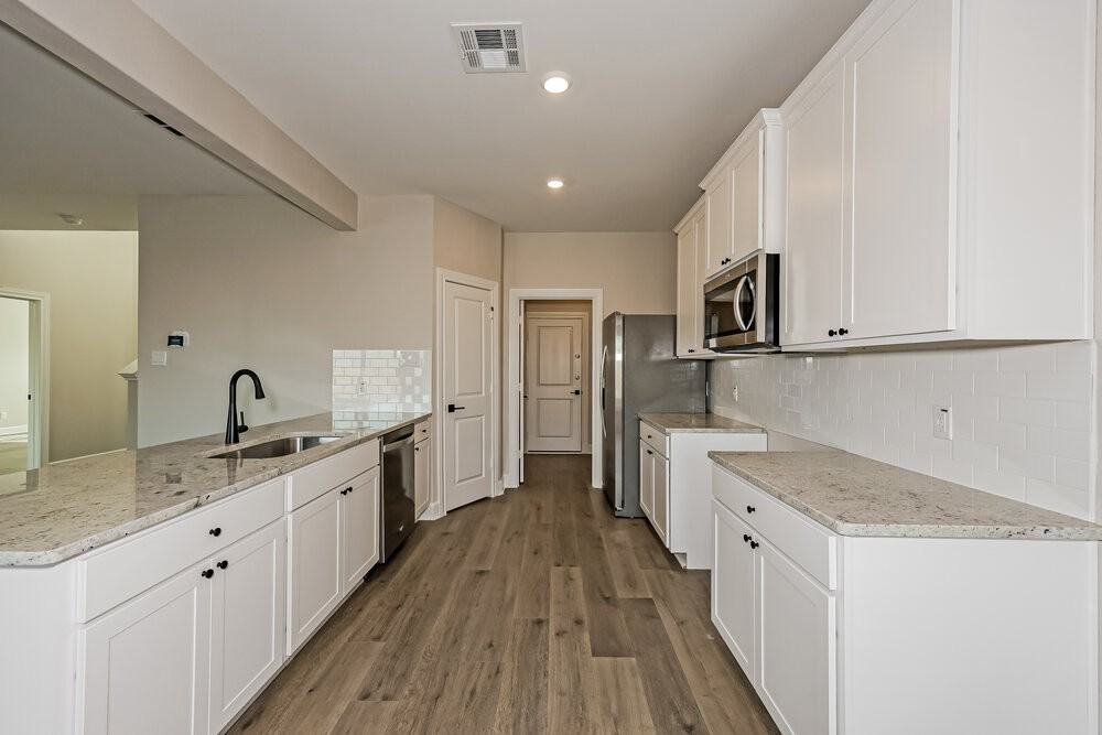 308 Live Oak Ln - Photo 7 of 17