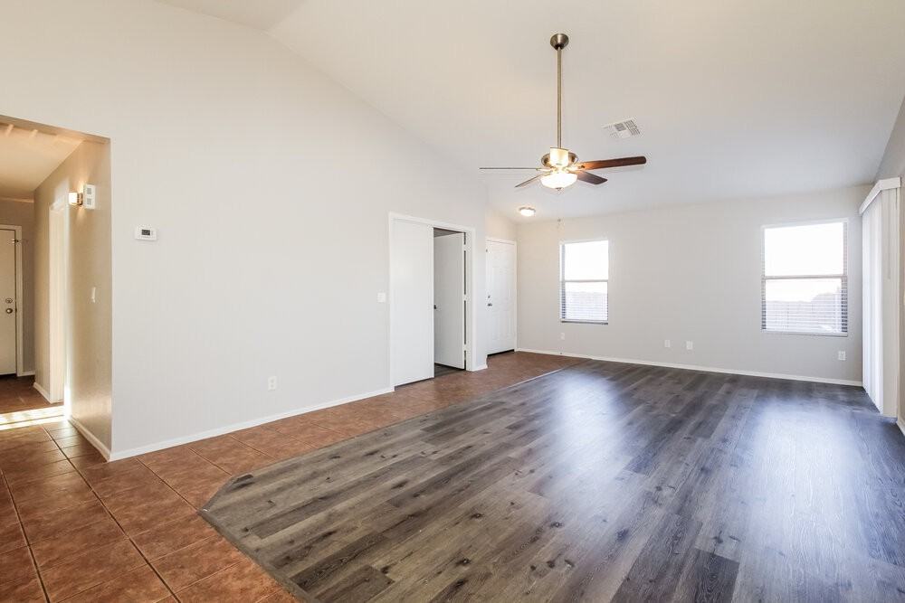 12501 W Mandalay Ln - Photo 5 of 16