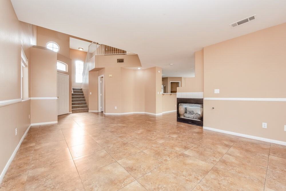 7537 Flat Rock St - Photo 4 of 17