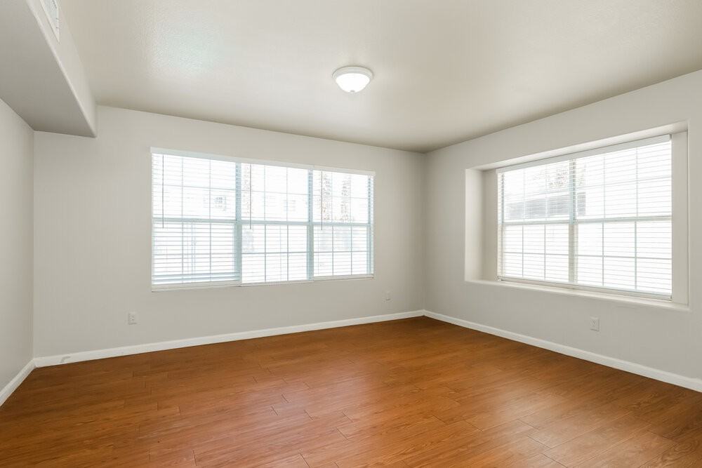 3422 E Woodland Dr - Photo 4 of 17
