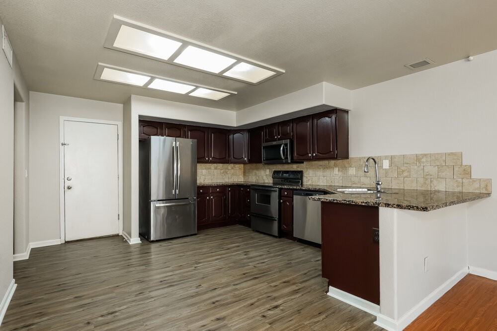 3422 E Woodland Dr - Photo 6 of 17