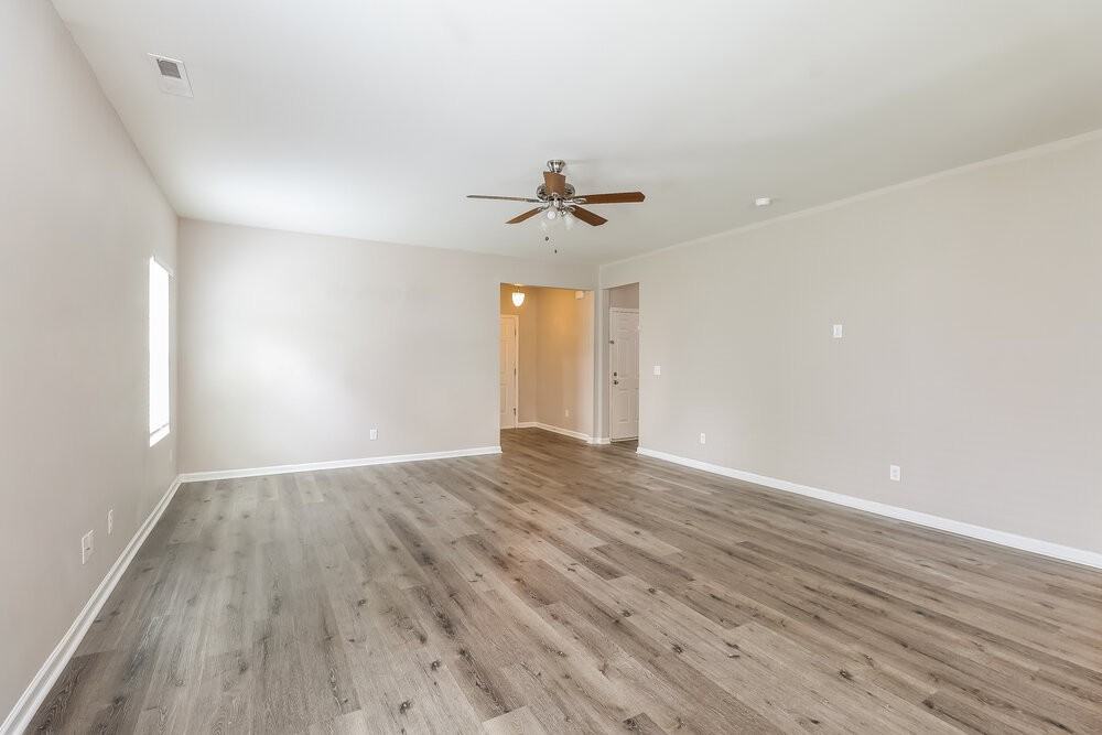 2304 Lake Vista Dr - Photo 4 of 16