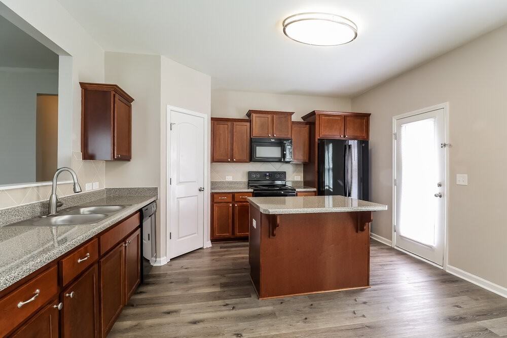 2304 Lake Vista Dr - Photo 7 of 16