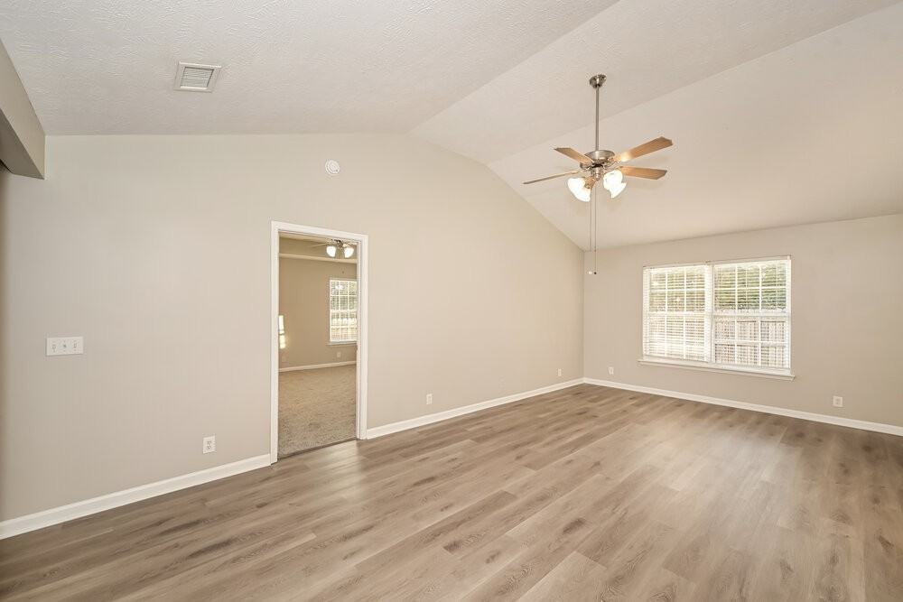 8864 Cressent Glen Ct - Photo 4 of 17