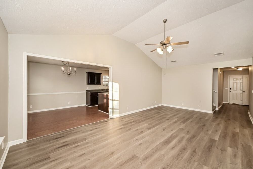 8864 Cressent Glen Ct - Photo 5 of 17