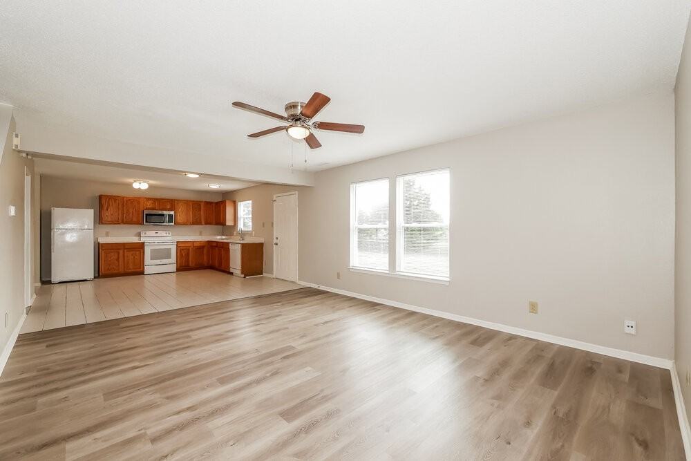 8446 Abbey Dell Dr - Photo 5 of 17