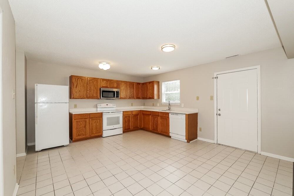 8446 Abbey Dell Dr - Photo 7 of 17